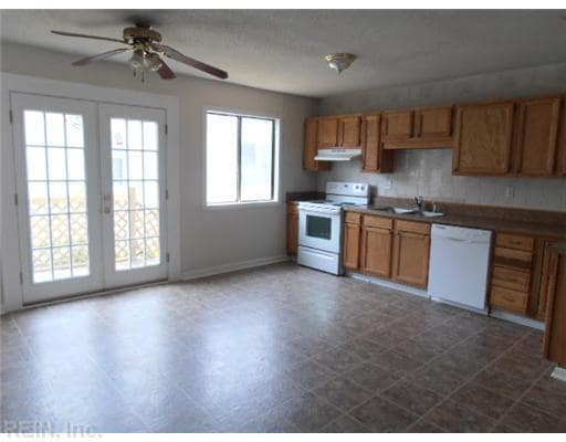 Building Photo - 3640 Robin Hood Road