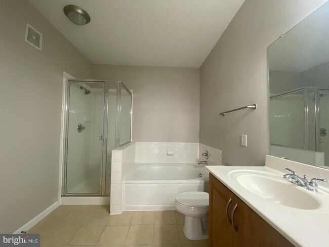 Building Photo - 12929 Centre Park Cir