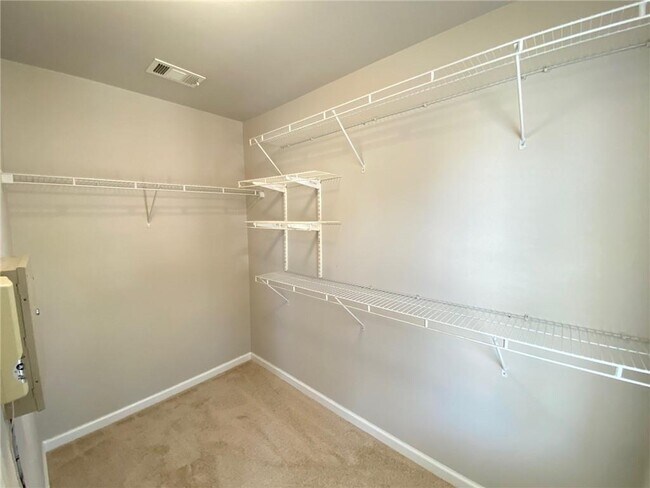 Building Photo - 1664 Oakbrook Lake Dr NW