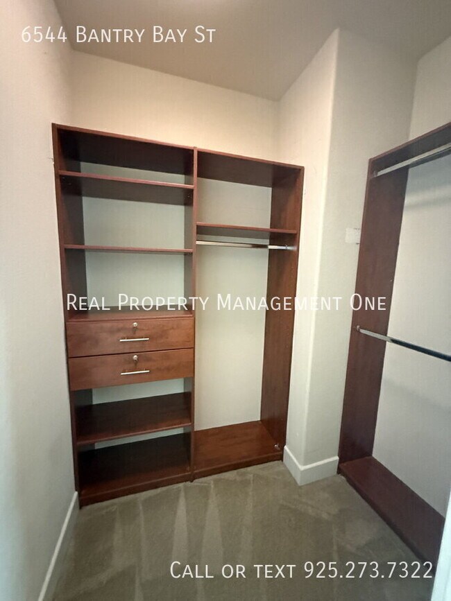 Building Photo - 6544 Bantry Bay St