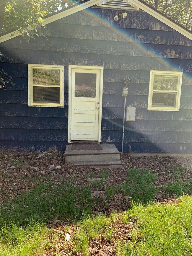 Building Photo - 946 Poly Dr