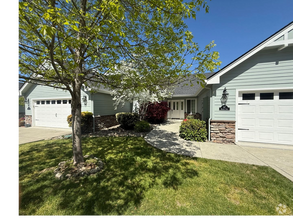 Building Photo - Spacious townhome on Eagle Point Golf Cour...