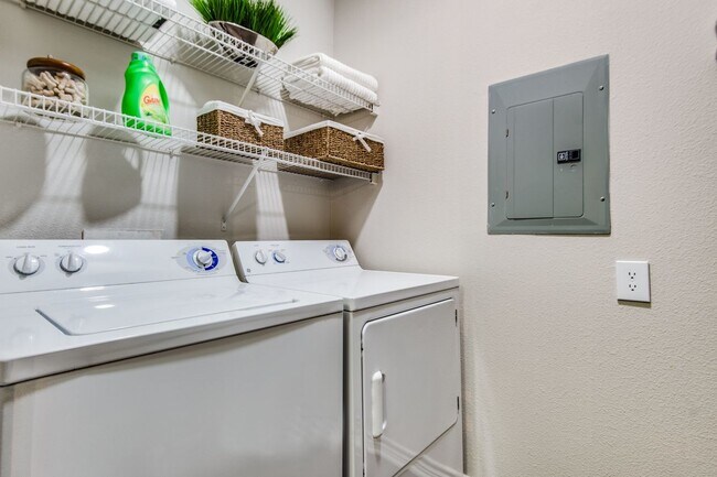 Building Photo - Enjoy 1 Month Free Rent – Apply Today!