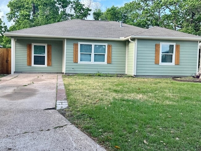 Building Photo - 1010 15th Ave N