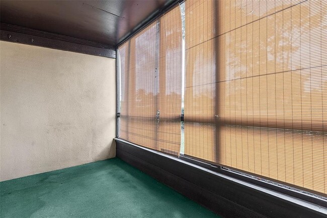 Building Photo - 60 Club House Dr