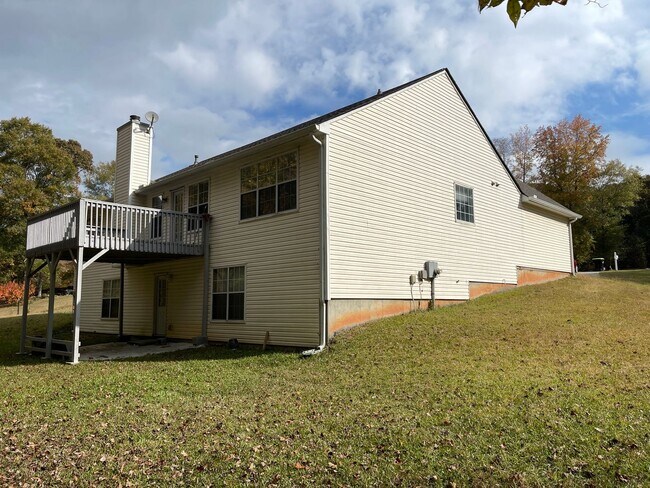Building Photo - Ranch on full basement