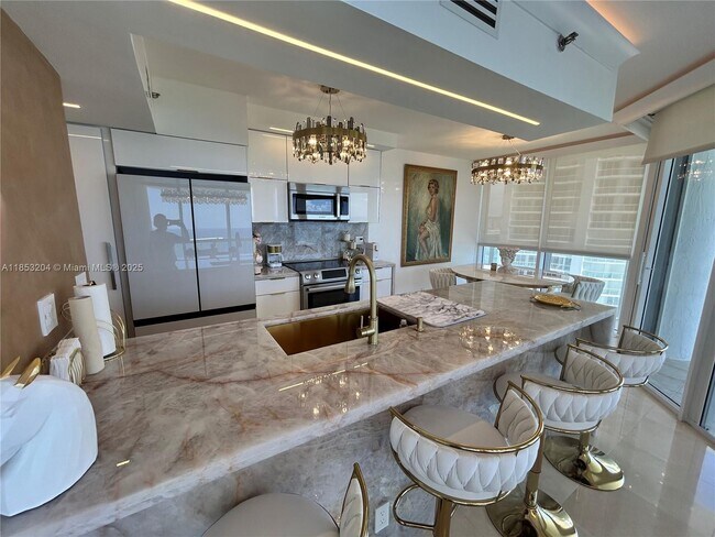 Building Photo - 16425 Collins Ave