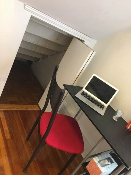 Office - 2106 W Fletcher St