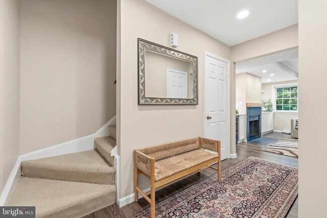 Building Photo - 4880 Chevy Chase Dr