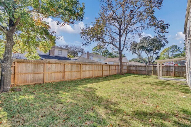 Building Photo - 13911 Piping Rock Ln