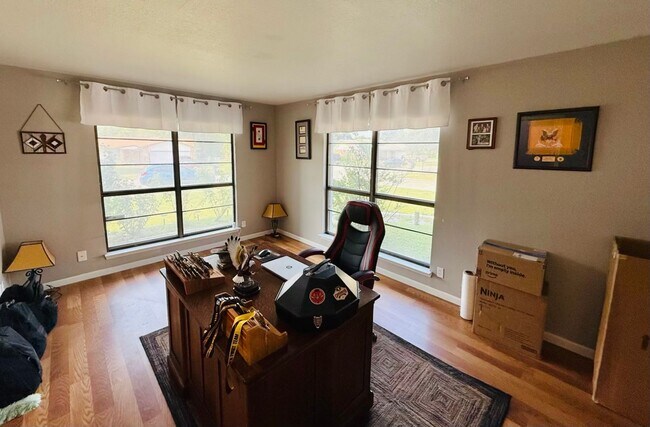 Building Photo - Beautiful 3-bedroom 2-bathroom house.