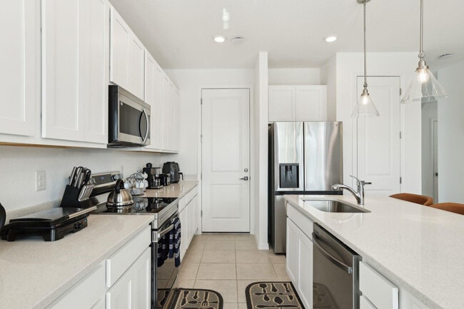 Building Photo - 646 Longboat Dr