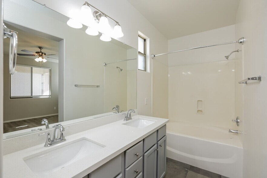 Building Photo - 4043 W Pedro Ln