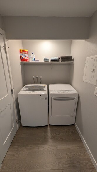 Building Photo - 9612 NE 121st Ln