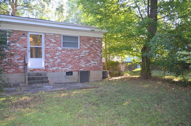 Building Photo - 134 White Oak Dr