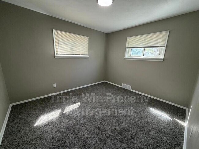 Building Photo - 24 Barto Dr