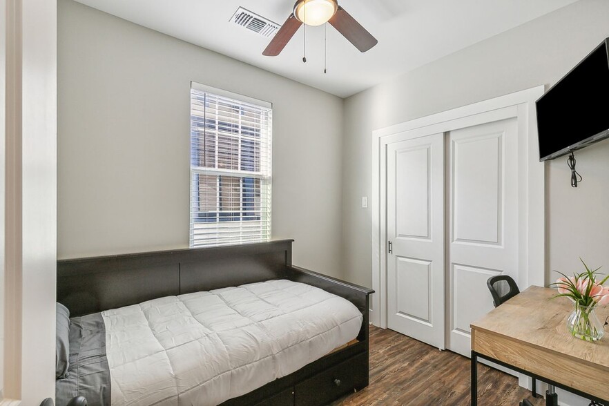 Building Photo - 4721 Erato St