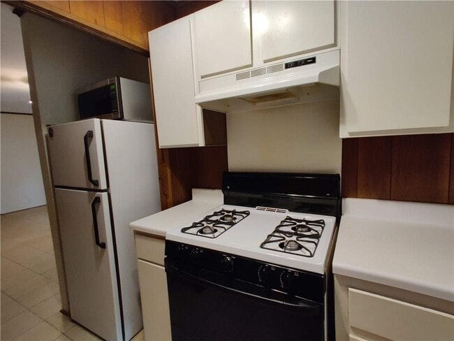 Building Photo - 3215 Cherry Ln