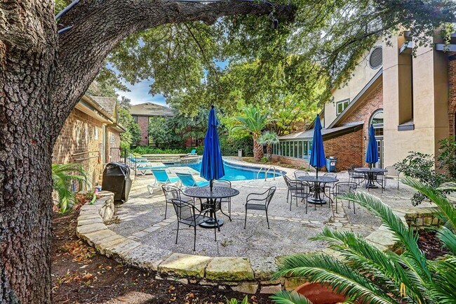 Building Photo - 7685 Northcross Dr