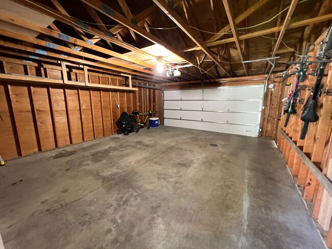 Building Photo - Beautiful 4 bed 3 bath home!