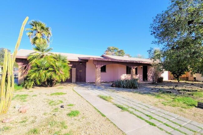 Building Photo - COMING SOON 3-Bedroom 2-bath REMODELED HOUSE