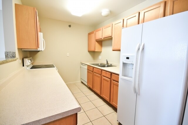 Building Photo - 345 N La Salle Dr
