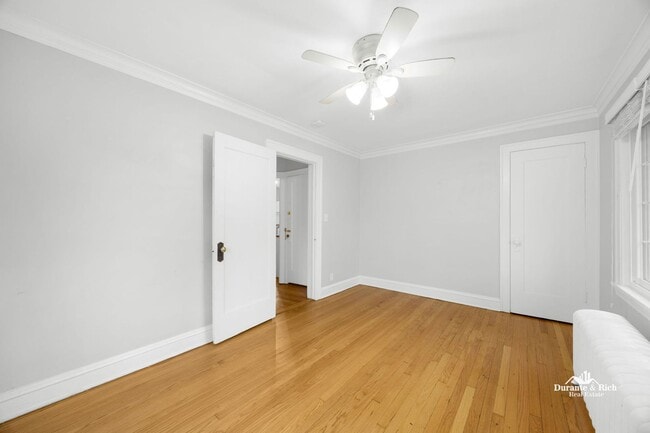 Building Photo - Discover Luxurious Harmony in the Heart of Evanston