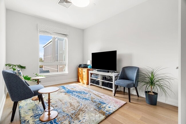 Building Photo - 65 Washington St