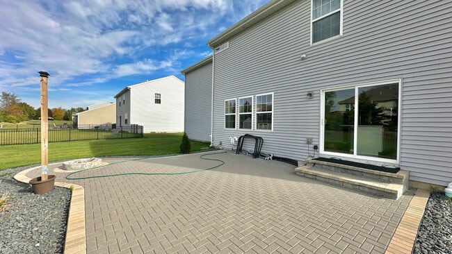 Building Photo - 1931 Wren Rd