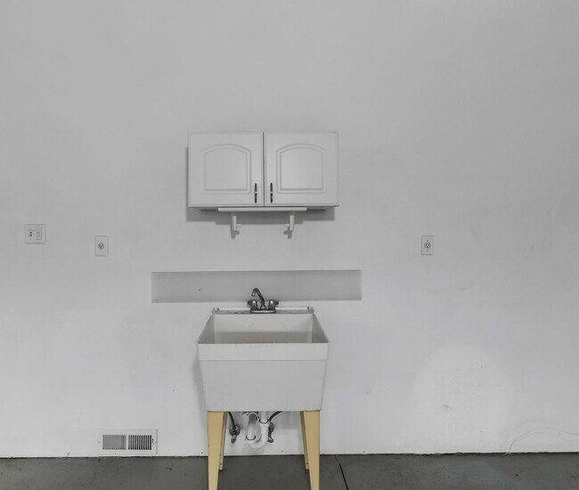 Building Photo - 2245 Idella Ct