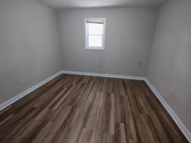 Building Photo - Downtown PC with River View