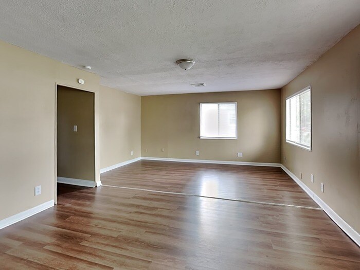Building Photo - 890 Edgewood Dr