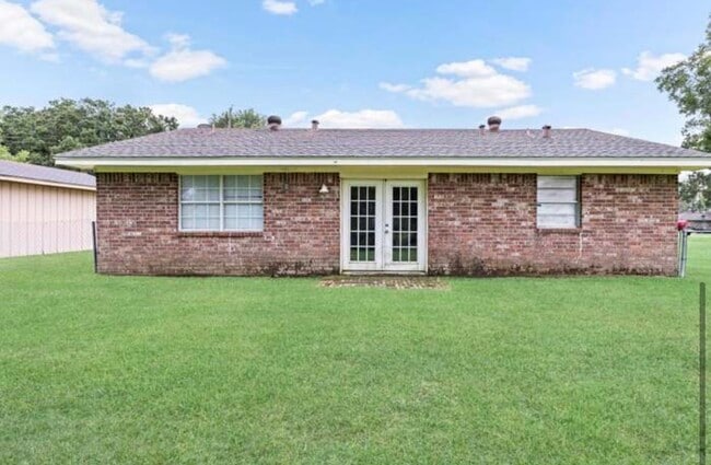 Building Photo - 245 E Smith St