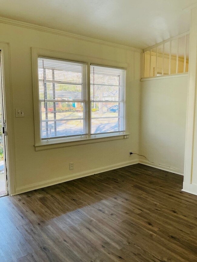 Building Photo - Available Now! *App Fees Waived for March!* 2 bedroom/1 bathroom updated home in Normaltown Avail...