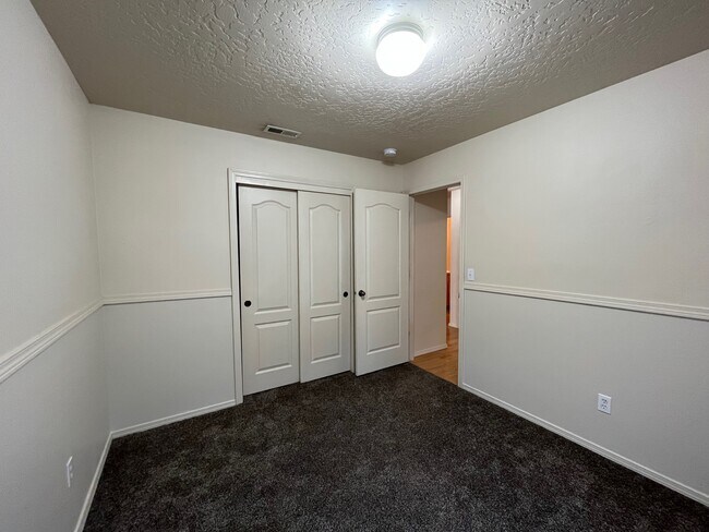 Building Photo - 9690 W Portola Dr