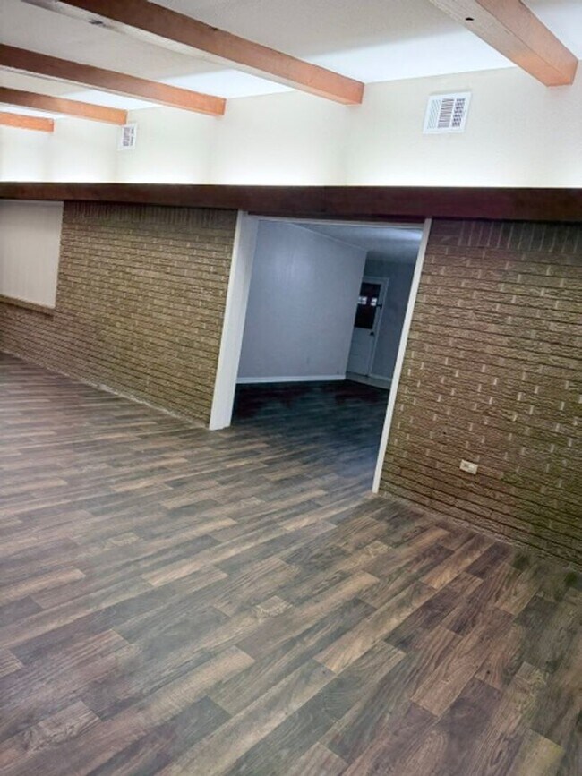 Building Photo - 2728 Encino Ave