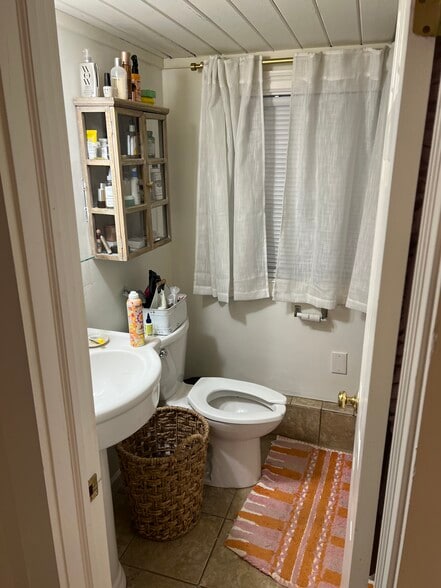 Building Photo - 340 E Thach Ave