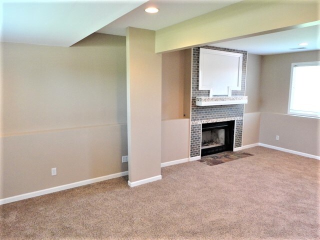 Building Photo - 1801 Winger Dr