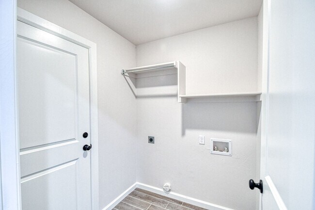 Building Photo - 928 Varenna Ct