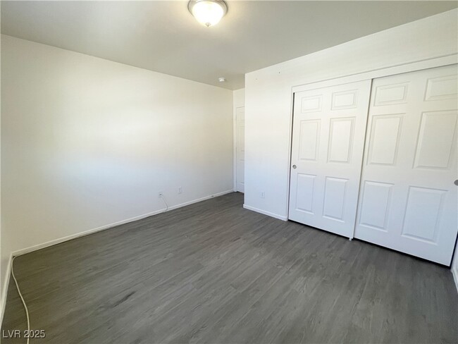 Building Photo - 1836 N Luna Alegre St