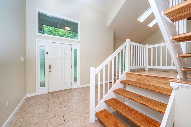 Building Photo - Exceptional Contemporary Features Privacy and a Scenic Back Yard.