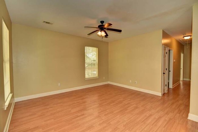 Building Photo - 719 42nd Ave