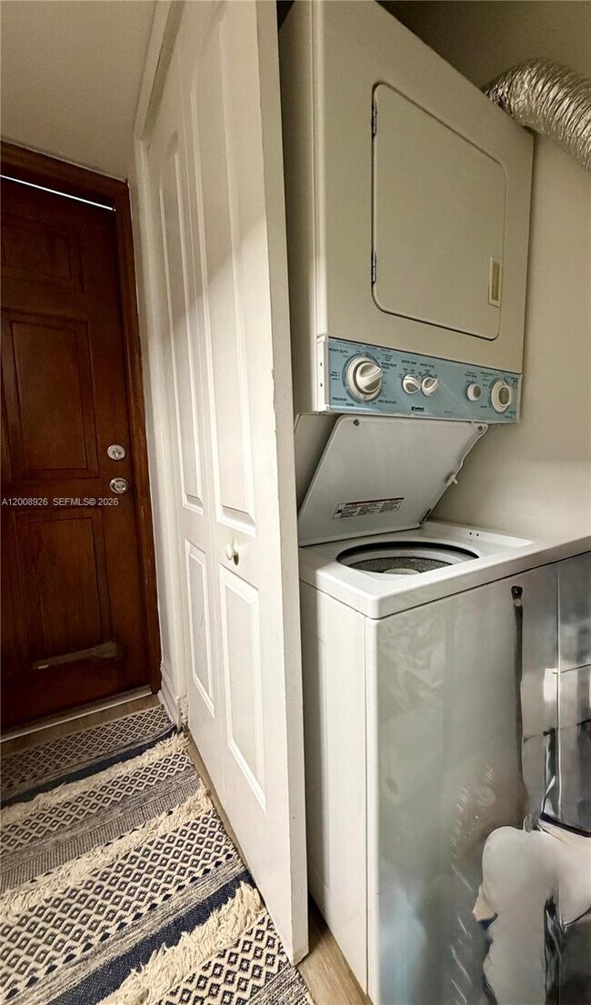 Building Photo - 3225 Bird Ave