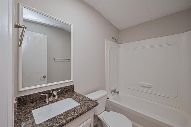 Building Photo - 8856 Greenwood Dr