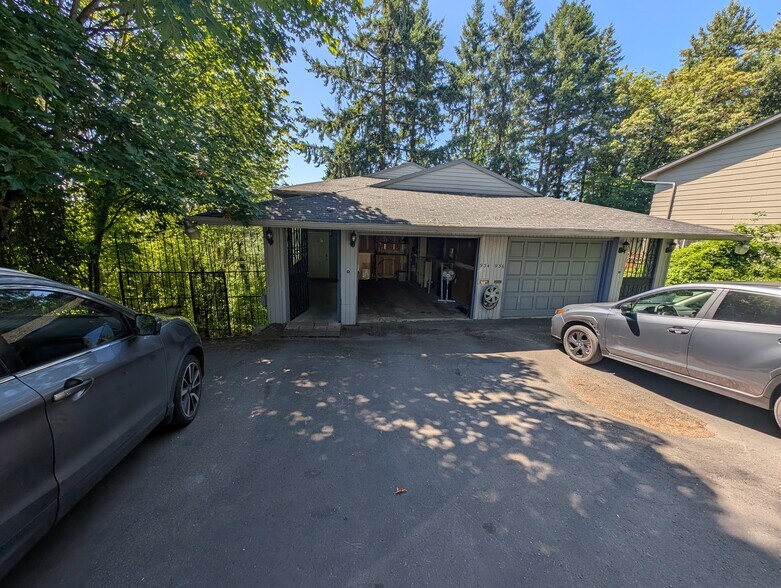 Primary Photo - 934 SW Caldew Dr