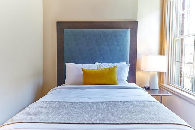 Building Photo - 121 Middle St