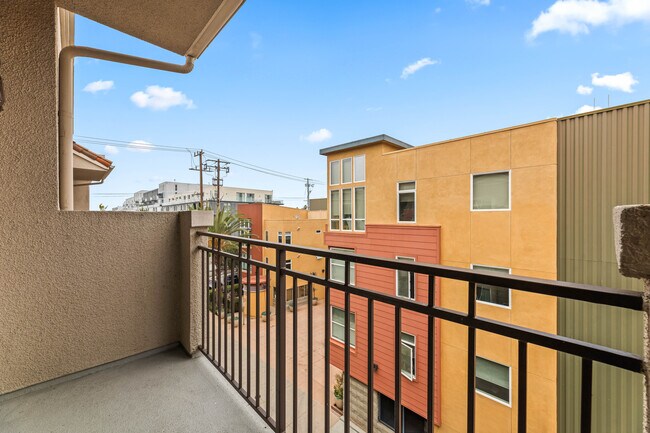 Building Photo - 4060 Glencoe Ave