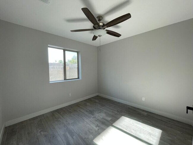 Building Photo - Newly Remodeled 1 Bedroom at end of culdesac, private gate