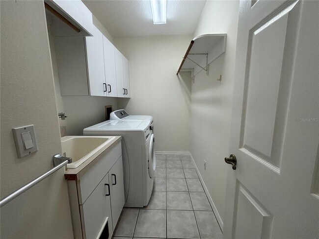 Building Photo - 3921 Talah Dr