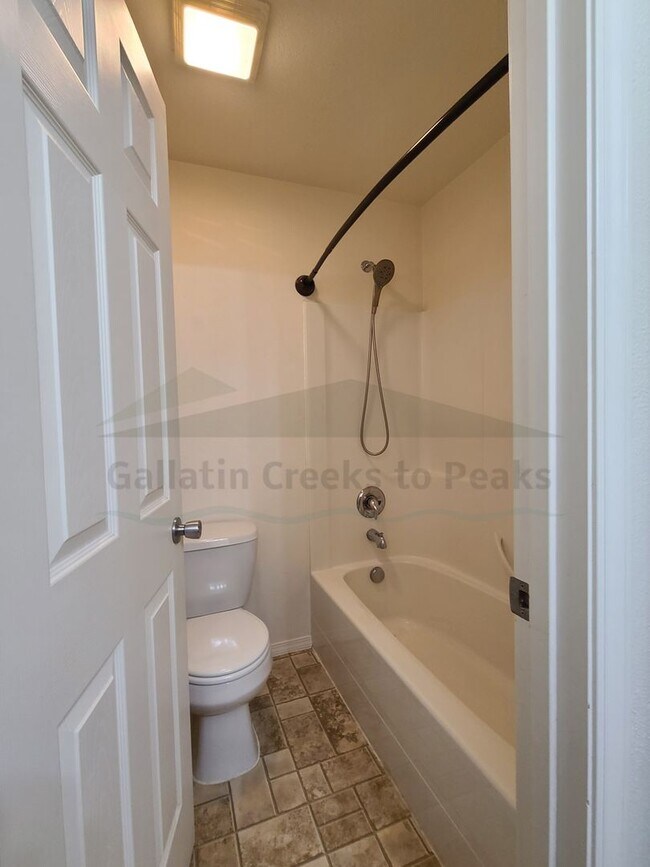 Building Photo - 1098 Longbow Ln